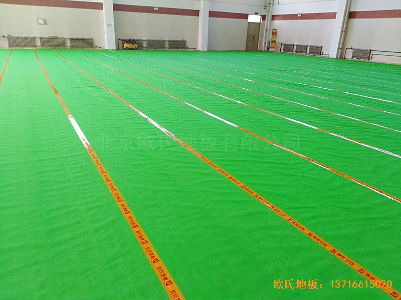 山東淄博工業(yè)職業(yè)學(xué)院籃球館運動地板施工案例3