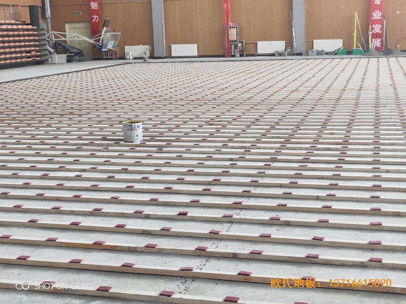 西寧世紀(jì)職業(yè)技術(shù)學(xué)?；@球館運(yùn)動(dòng)地板鋪設(shè)案例1