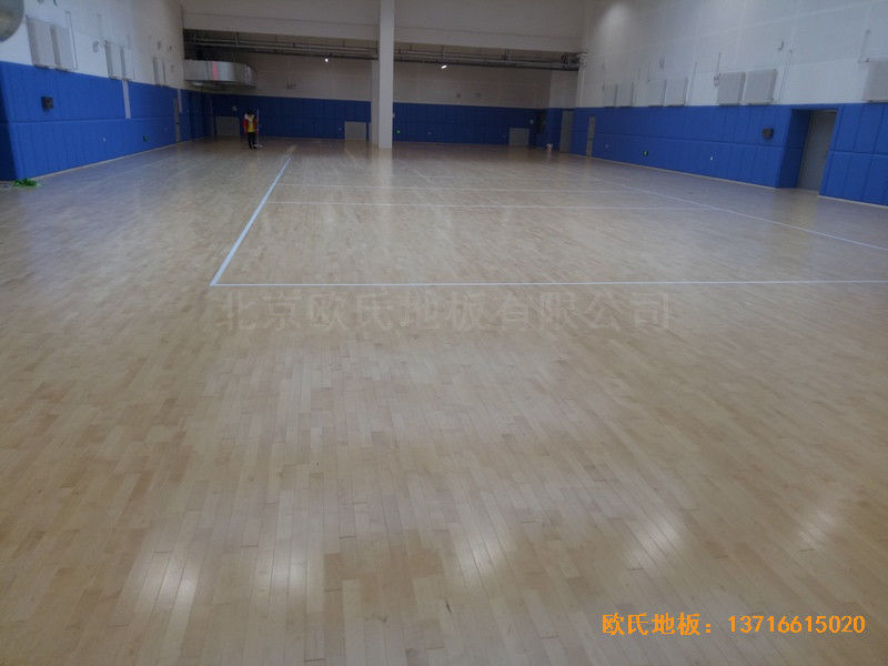 長春十一高中北湖學(xué)校體育館運(yùn)動(dòng)地板鋪設(shè)案例4