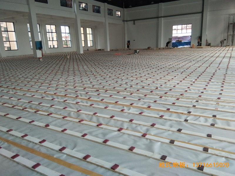 長(zhǎng)沙開福區(qū)福鑫苑幼兒園運(yùn)動(dòng)館體育木地板施工案例1