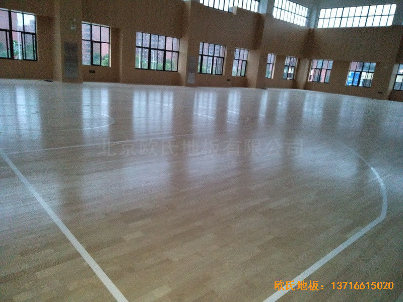 上海松江區(qū)佘北學(xué)校運(yùn)動(dòng)館運(yùn)動(dòng)地板安裝案例0