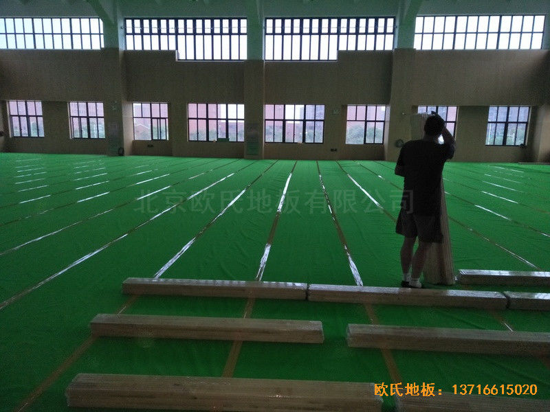 上海松江區(qū)佘北學(xué)校運(yùn)動(dòng)館運(yùn)動(dòng)地板安裝案例3