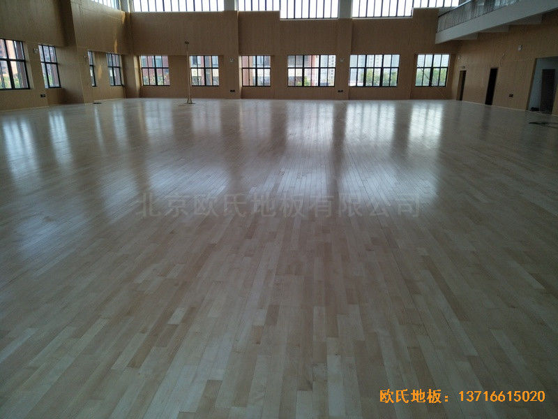 上海松江區(qū)佘北學(xué)校運(yùn)動(dòng)館運(yùn)動(dòng)地板安裝案例5