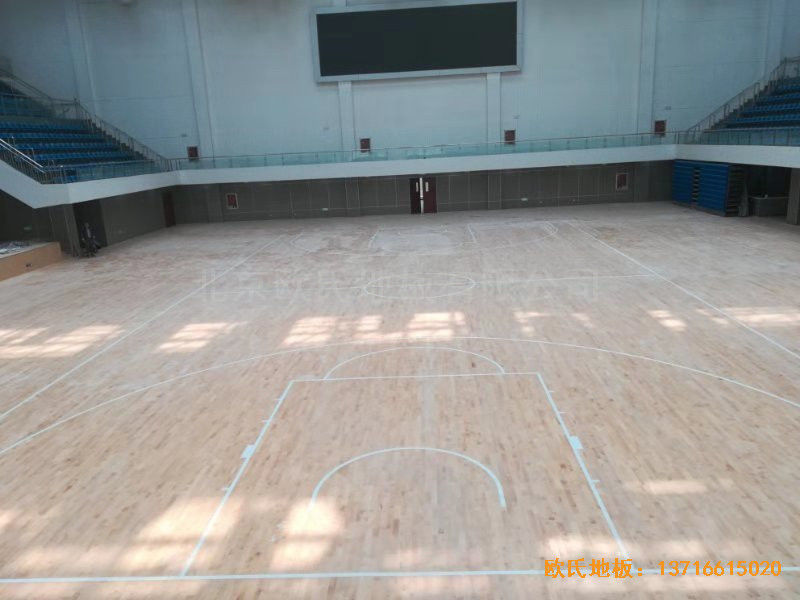 山東濟(jì)南長清山東管理學(xué)院籃球館運(yùn)動木地板鋪設(shè)案例2