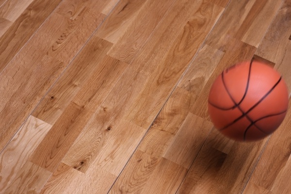 看專業施工團隊如何鋪裝運動木地板