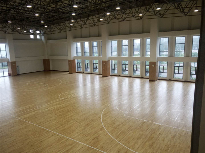 水漫金山后果很嚴重，水泡運動木地板卻不怕