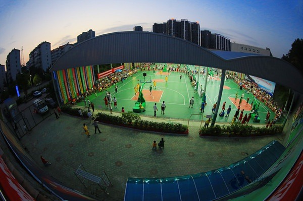 尋求體育場地地板生產公司