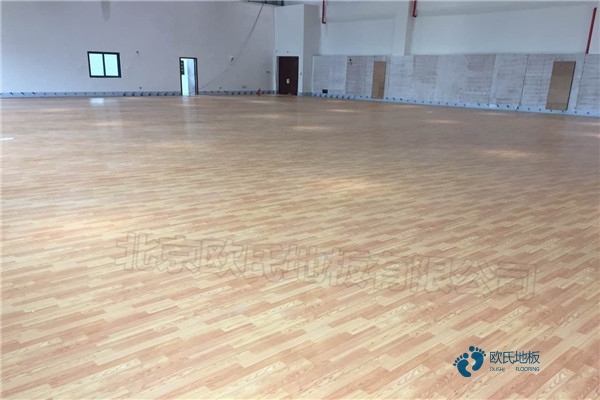 尋求運(yùn)動場地地板哪個牌子較好