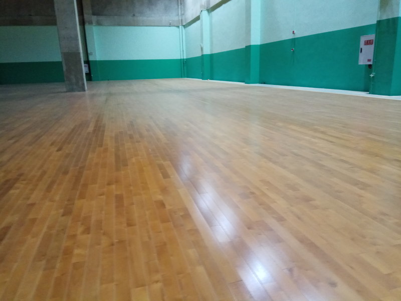 重慶市九龍坡區(qū)友動力羽毛球木地板施工案例