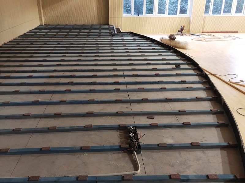 上海豐莊西路綠地小學舞臺木地板施工案例