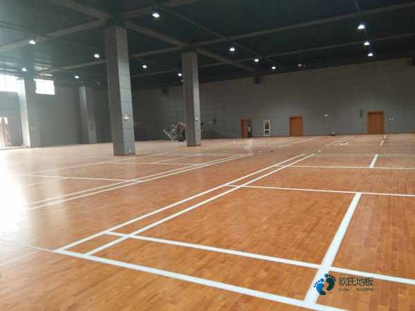 柞木運(yùn)動(dòng)籃球木地板要多少錢(qián)