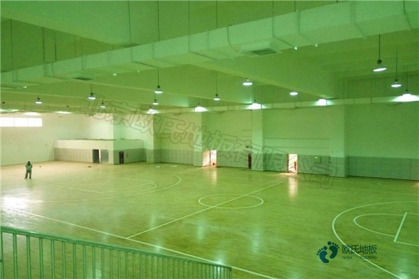 較好的運(yùn)動籃球木地板價(jià)格便宜