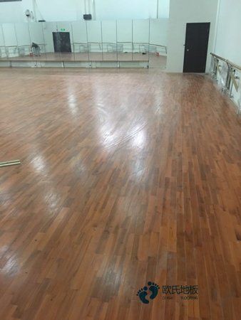 22mm厚籃球運(yùn)動木地板哪個牌子環(huán)保2