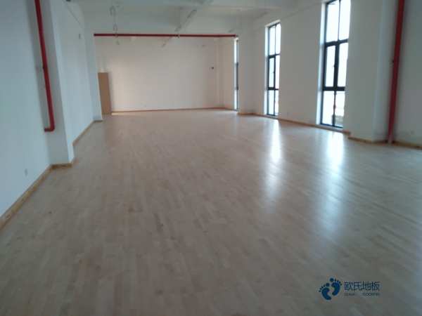 好用的運(yùn)動籃球木地板大約多少錢