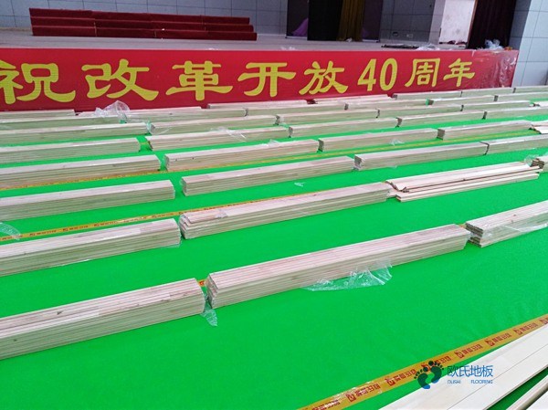 較好的運動籃球木地板每平方價格