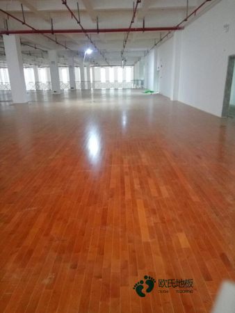 籃球場運動木地板材質2