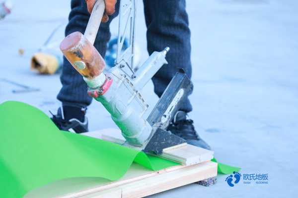 柞木運(yùn)動(dòng)籃球木地板價(jià)格便宜