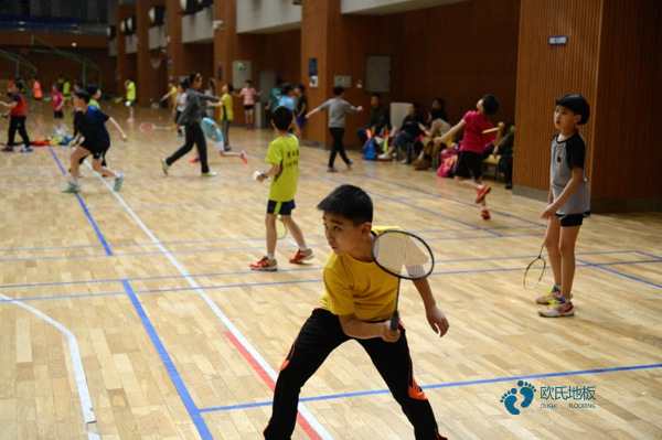 單龍骨運動體育地板保養(yǎng)知識1