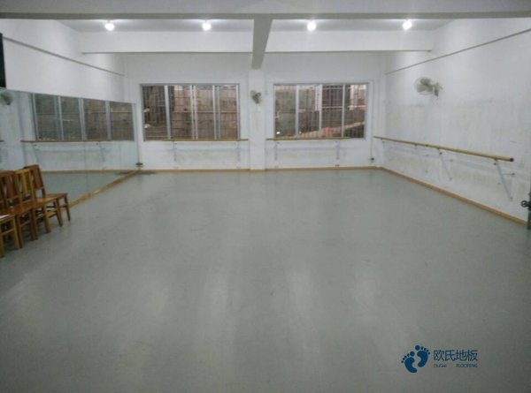 學(xué)?；@球場(chǎng)木地板哪里好2