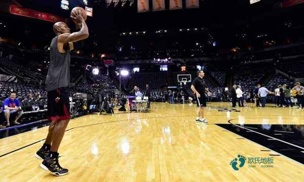 室內(nèi)籃球館木地板多少錢一平方2