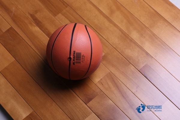 松木運(yùn)動(dòng)籃球木地板報(bào)價(jià)