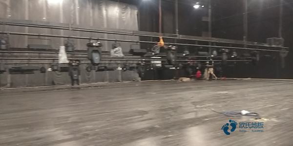 國(guó)產(chǎn)運(yùn)動(dòng)籃球木地板價(jià)格