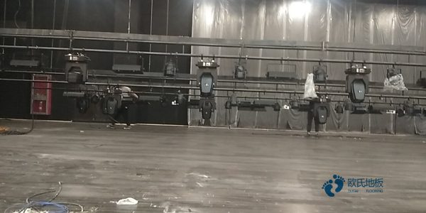 國(guó)產(chǎn)運(yùn)動(dòng)籃球木地板價(jià)格